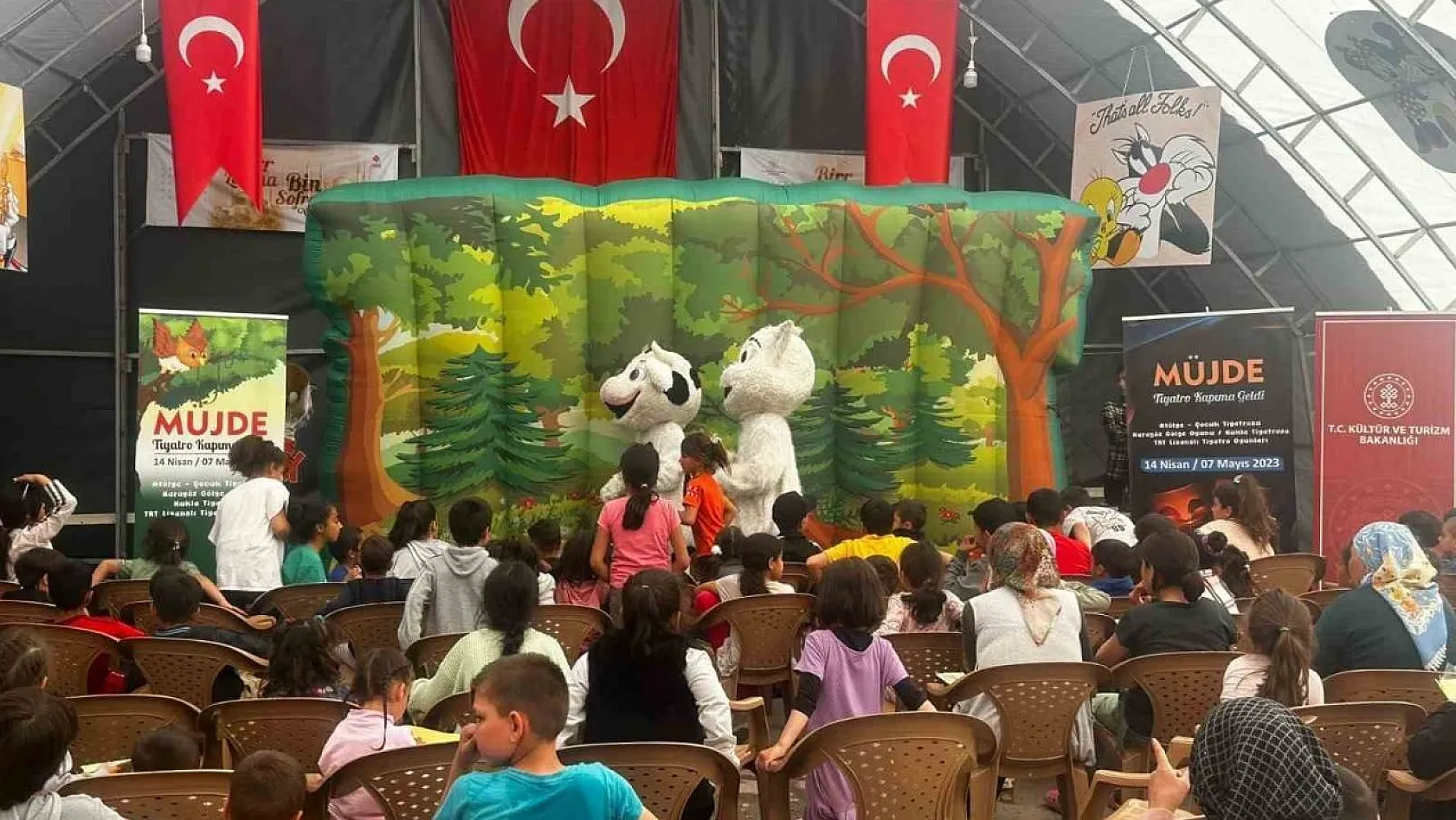 Malatya'da depremzede çocuklara yönelik tiyatro oyunu