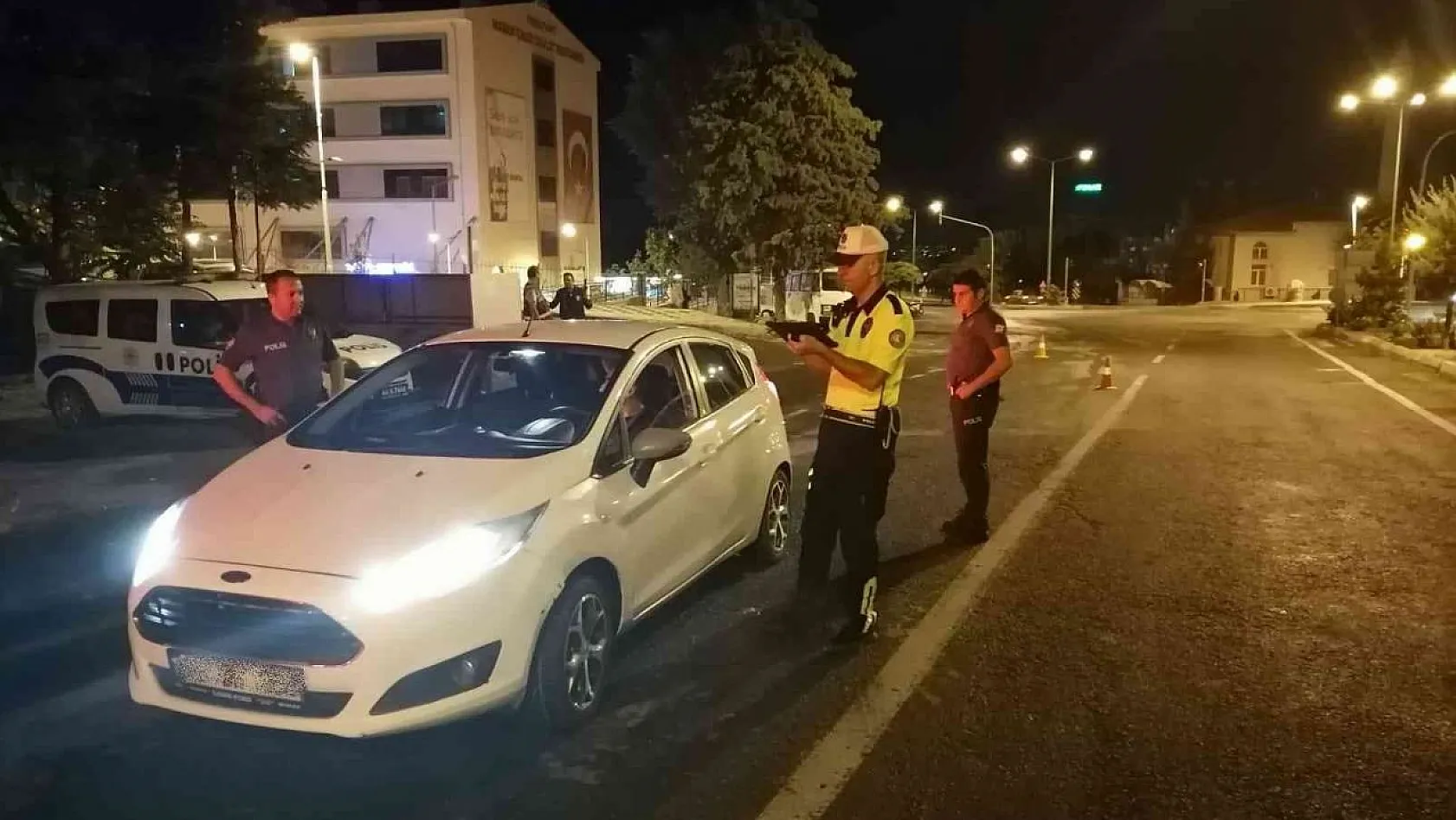 Malatya'da polis ekipleri trafik denetimi yaptı