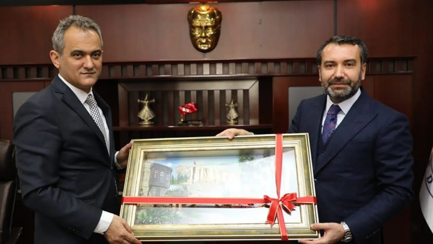 Milli Eğitim Bakanı Özer Elazığ Belediyesi'ni Ziyaret Etti