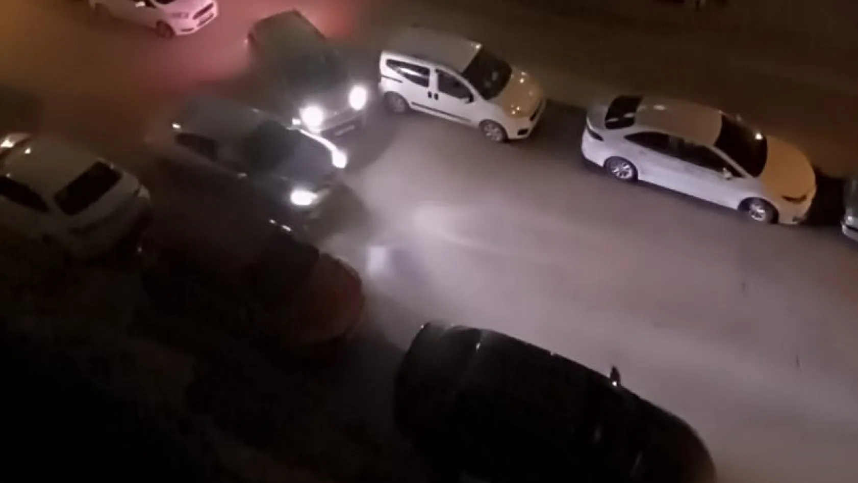 Otoparkı Olmayan Bazı Düğün Salonları Trafiği Aksatıyor