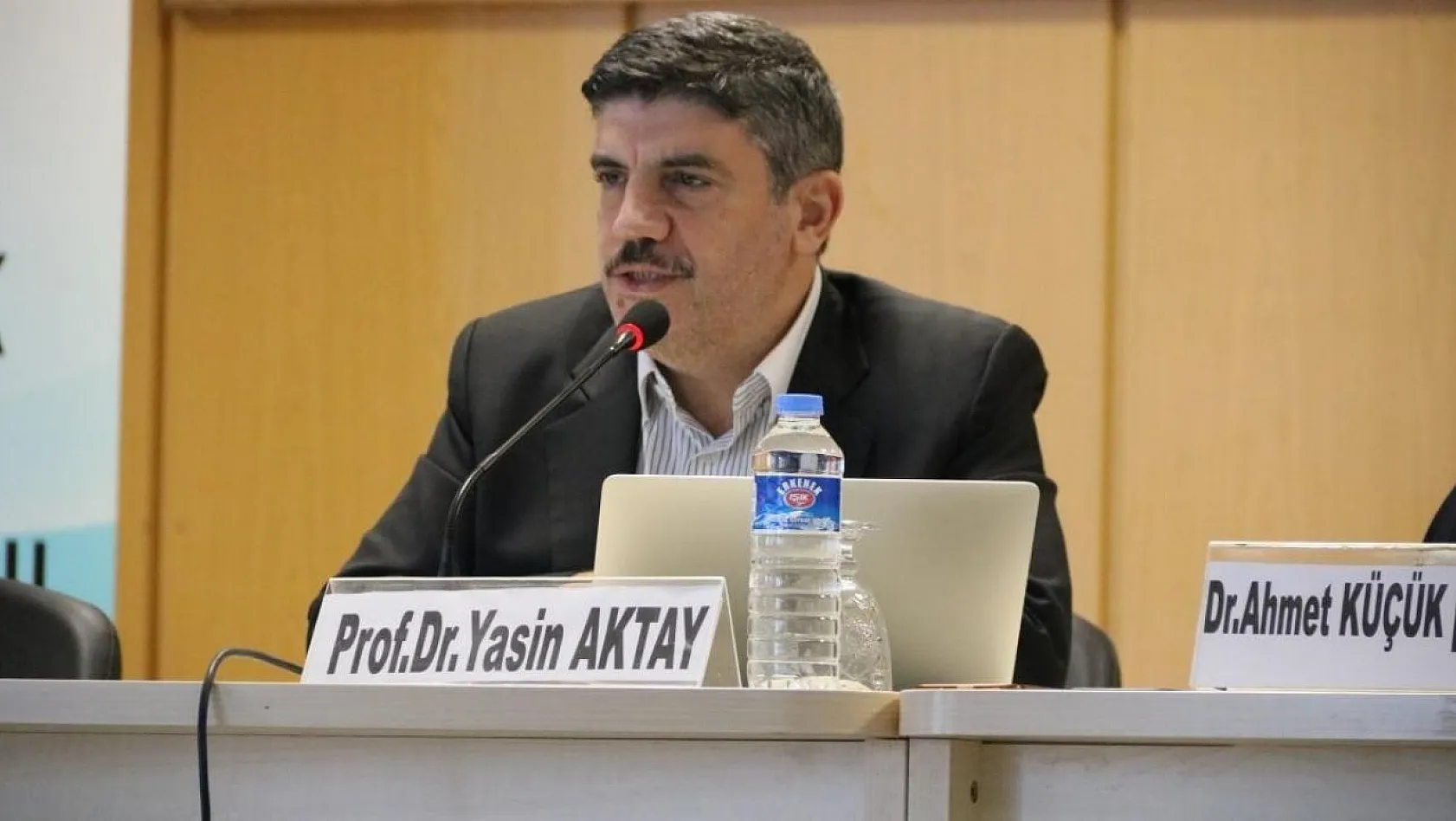 Profesör Aktay: ' Türkiye büyüyen bir ülke, bu nedenle göç alıyor'