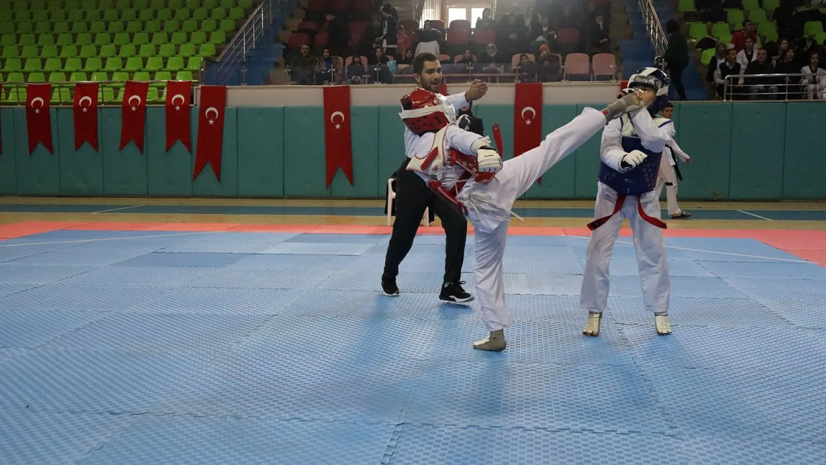 Taekwondo İl Şampiyonası başladı