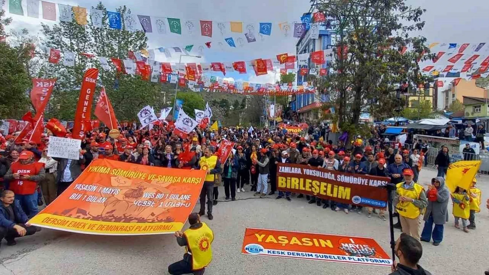 Tunceli'de 1 Mayıs Emek ve Dayanışma Günü coşkuyla kutlandı