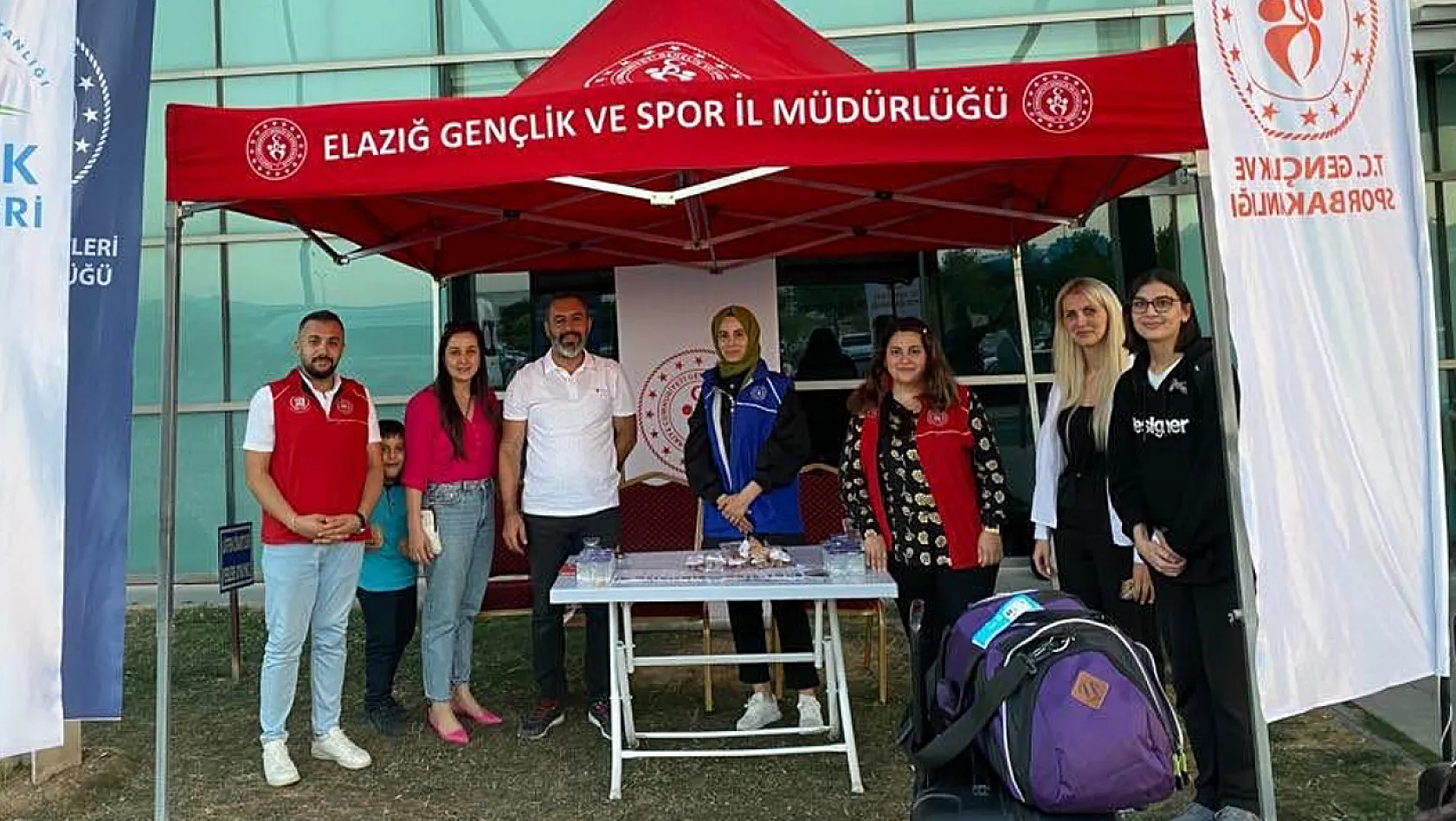 Üniversite Öğrencileri, Otogar Ve Havalimanında Karşılandı