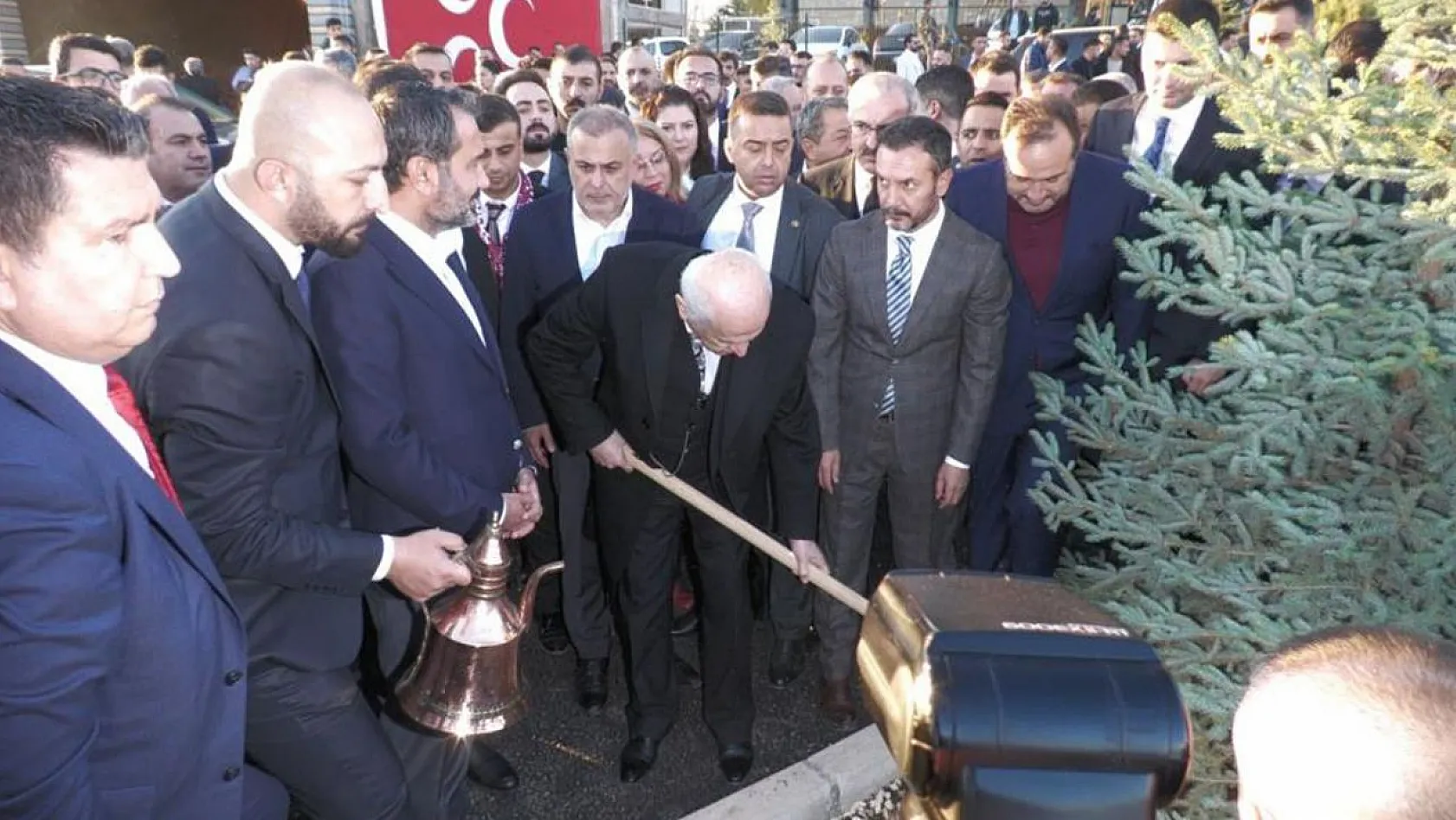 MHP Lideri Devlet Bahçeli, adının verildiği hatıra ormanına fidan dikti