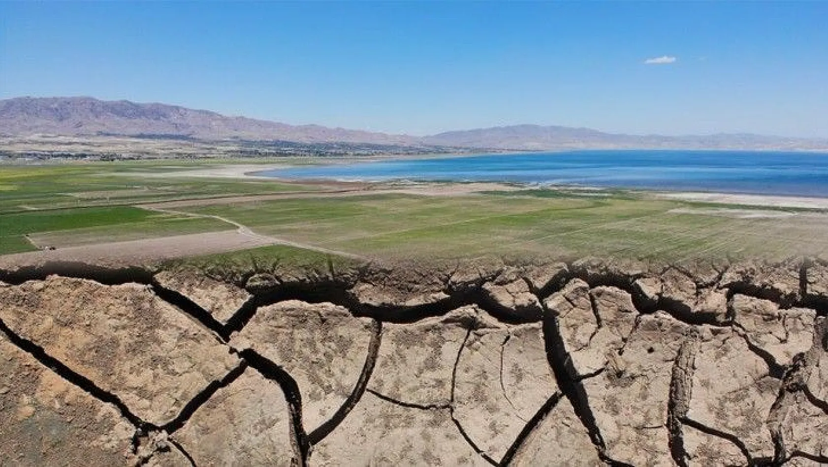12 yıl önceki kuraklık tekrar baş gösterdi, kuruyan baraj havzasında tarıma başlandı