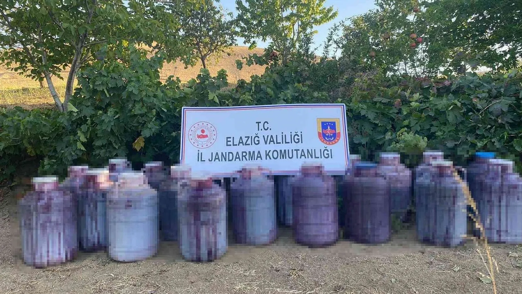 Elazığ'da 2 ton kaçak şarap ele geçirildi
