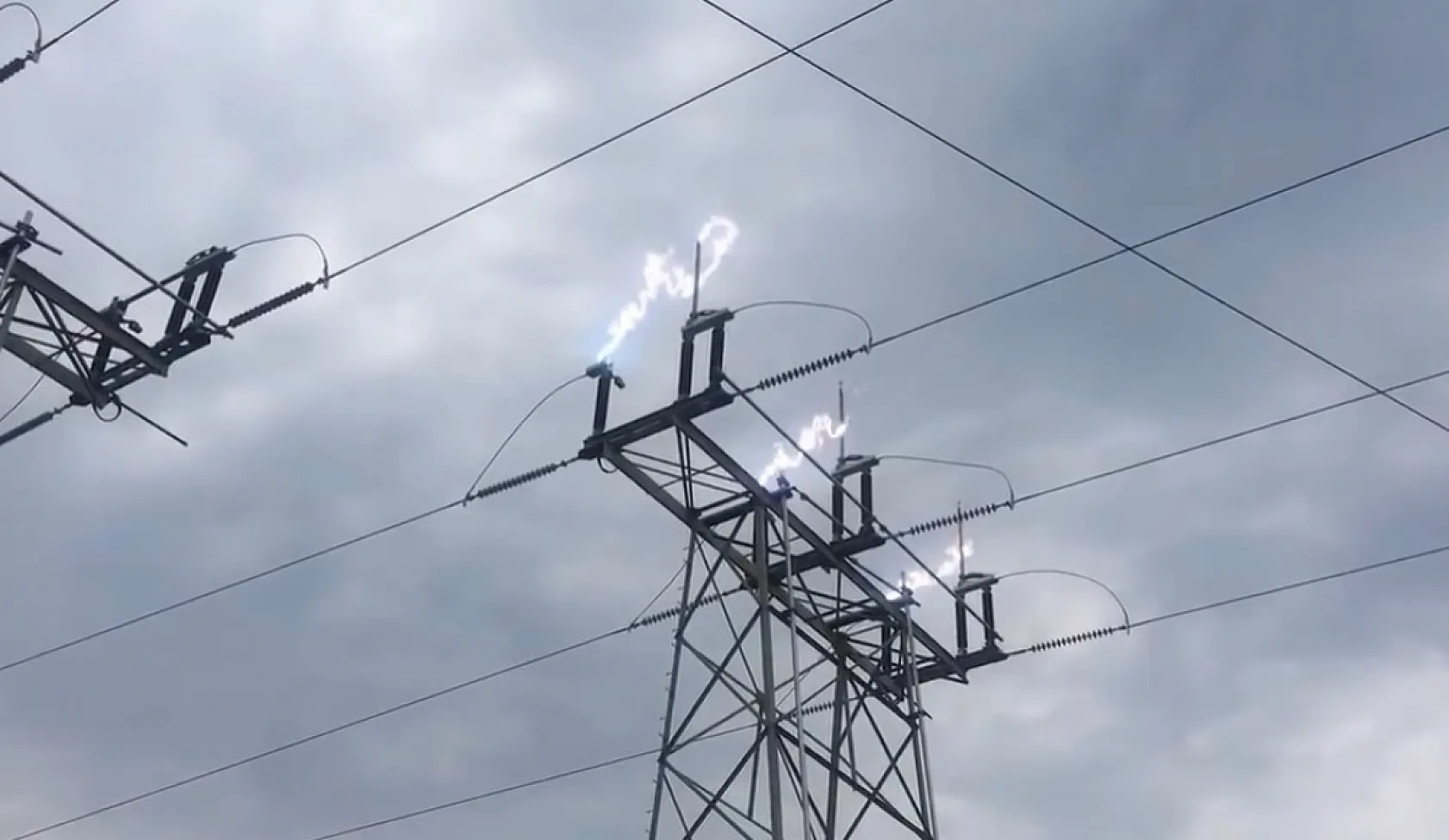 Elazığ adeta karanlığa gömülecek! Bazı mahallelerde 5 saati aşan elektrik kesintileri olacak... İşte o adresler