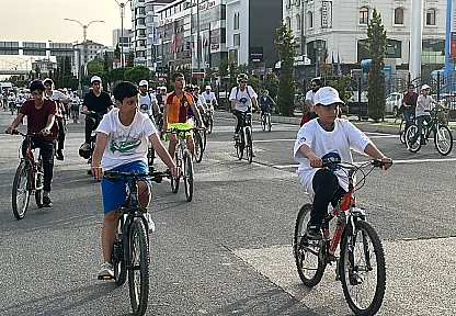 Bisiklet Günü'nü pedal çevirerek kutladılar