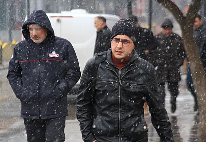 Elazığ'da uzun süredir beklenen kar yağışı başladı