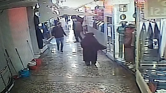 'Lokantadan Geldim' Diyerek Hem Tabakları Hem De Parayı Alarak Kayıplara Karıştı