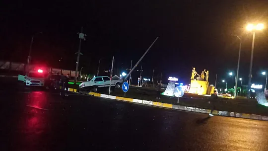 Aşırı yağıştan dolayı otomobil kaza yaptı: 1 yaralı