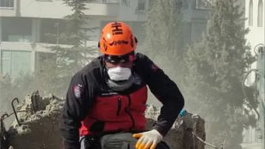 Elazığ İHH Arama ve Kurtarma Ekibi Deprem Bölgesindeydi