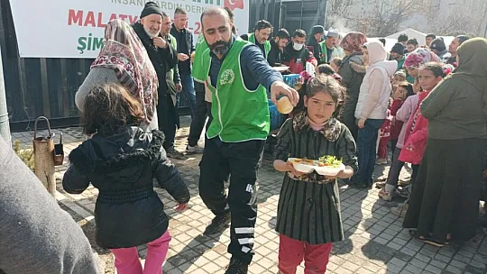 İHH'dan Depremzedelere Sıcak Yemek ve Sosyal Yardımlar