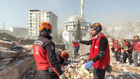 Elazığ İHH Arama ve Kurtarma Ekibi Deprem Bölgesindeydi