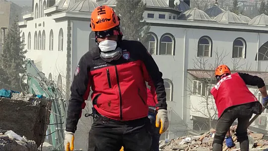 Elazığ İHH Arama ve Kurtarma Ekibi Deprem Bölgesindeydi