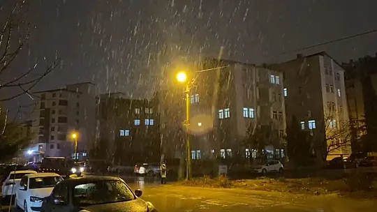 Elazığ'da Beklenen Kar Yağışı Başladı