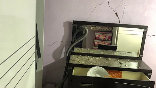 Çakmakkaya Köyü'nde Evler Depremden Dolayı Hasar Aldı