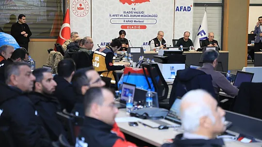 Elazığ'da Deprem Sonrası Değerlendirme Toplantıları Sürüyor