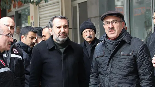 Elazığ İl Protokolü, Yıkımına Başlanan Binaları İnceledi