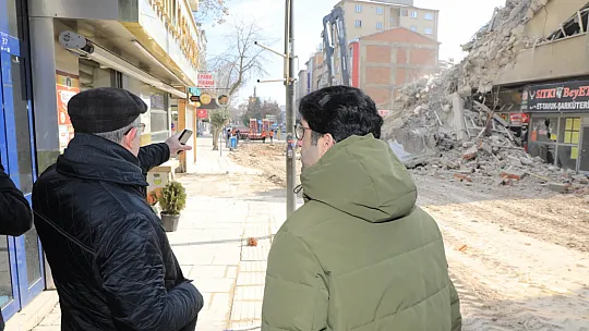 Elazığ İl Protokolü, Yıkımına Başlanan Binaları İnceledi