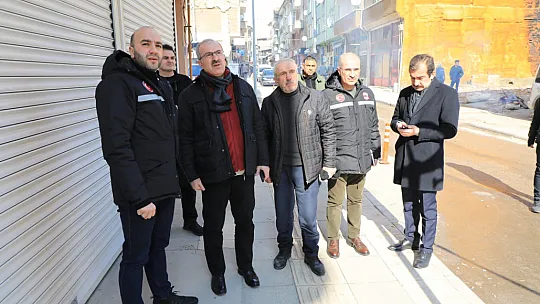 Elazığ İl Protokolü, Yıkımına Başlanan Binaları İnceledi