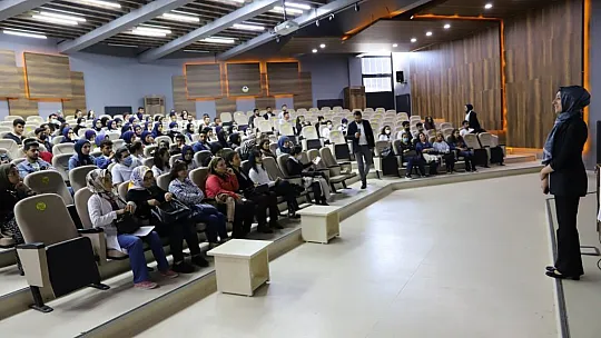 Fırat Üniversitesinde 'Gençlik ve Sosyal Medya' Ne Kadar Gerçek, Ne Kadar Sanal' Adlı Söyleşi Programı Düzenlendi