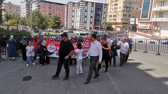 Elazığlılar Diyarbakır Annelerinin Yanında