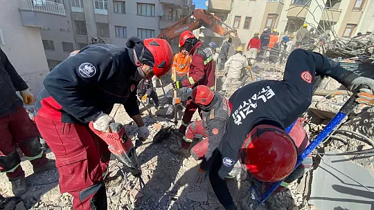 Sırt Sırta Verip Bu Günleri de Atlatacağız Elbet!