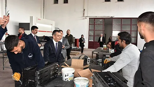 Prof. Dr. Keleş'ten Erol'a Sert Cevap: 'Ya olduğun gibi görün ya da göründüğün gibi ol'