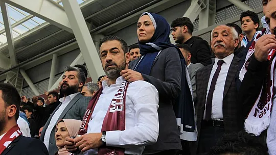 Tribünlerden Işıkver'e Sevgi Seli