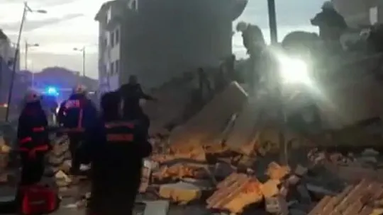 Malatya'da 4 katlı bina çöktü