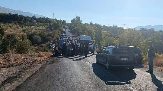 Elazığ'da Römorklu Çapa Makinesi Devrildi! 2'si Ağır 14 Kişi Yaralandı