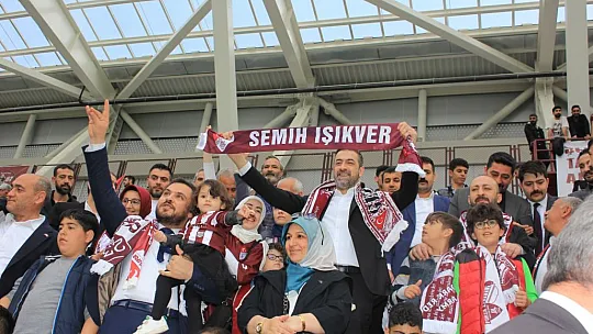 Tribünlerden Işıkver'e Sevgi Seli