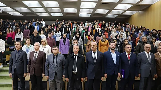 Fırat Üniversitesinde 'Bir Yönetim Biçimi Olarak Cumhuriyet' Konulu Konferans Düzenlendi