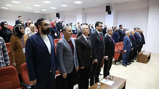 Felsefe ve din bilimleri lisansüstü öğrenci sempozyumu düzenlendi