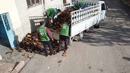 Elazığ İHH İnsani Yardım Derneği, yetim ve ihtiyaç sahibi ailelere soba ve odun yardımı ulaştırdı