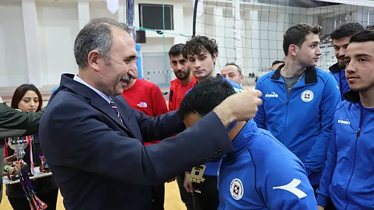 FÜ sporda 208 üniversitesi arasında 11. oldu