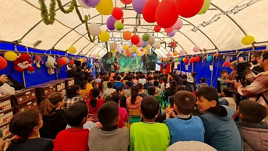 Deprem Bölgesi'nde Yaralar Oyunlarla Sarılıyor