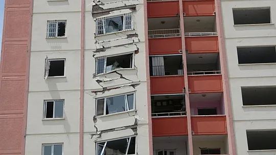 Bu Binayı Bir Gören Bir Daha Bakıyor!