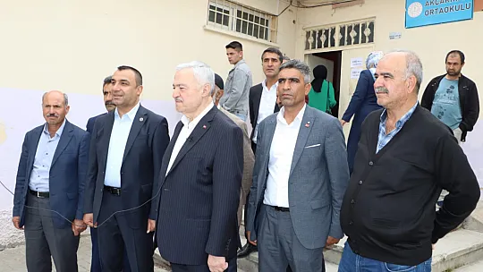 Demirbağ, Oy Kullanıp Okulları Ziyaret Etti