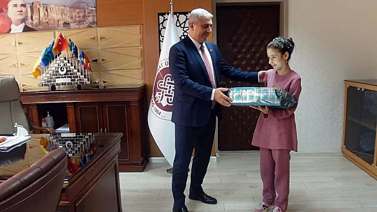 Fırat Üniversitesi Hastanesi'nde 23 Nisan Coşkusu
