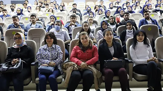 Fırat Üniversitesinde 'Gençlik ve Sosyal Medya' Ne Kadar Gerçek, Ne Kadar Sanal' Adlı Söyleşi Programı Düzenlendi
