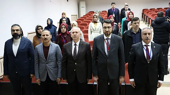 Felsefe ve din bilimleri lisansüstü öğrenci sempozyumu düzenlendi