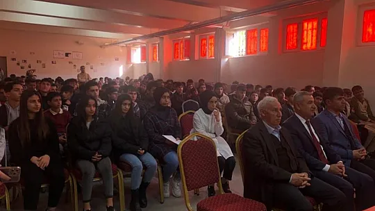 Eğitime Destek Platformu'ndan Karakoçan'da Kariyer Semineri