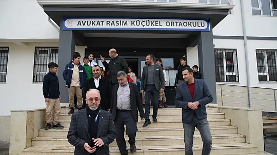 Elazığ Ticaret Borsası'ndan Öğrencilere Giyim Yardımı