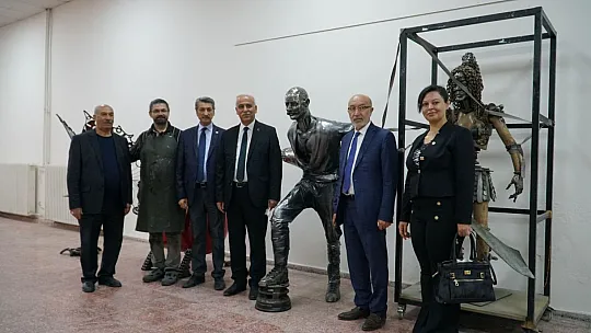 Vekil Adayı Sönmez, Fırat Üniversitesi'ni Ve Sebze Halini Ziyaret Etti
