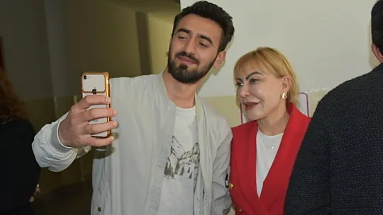 Bağımsız Aday Açık, Oyunu Kullandı
