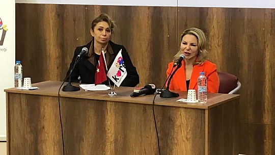 Fırat Üniversitesi'nde 'Koruyucu Aile ve Evlat Edindirme' Konferansı Gerçekleşti