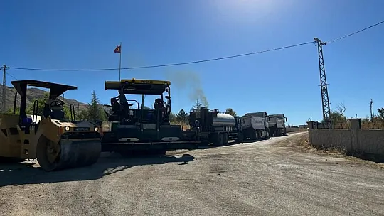 Şehit Fethi Sekin'in Kabrinin de Bulunduğu Baskil Doğancık Köy Yolunda BSK Asfaltlama Çalışmasına Başladı